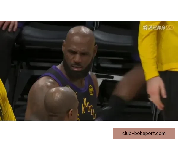 41岁詹姆斯连续11战出手受限为胜利转型却因裁判判罚无奈显落寞